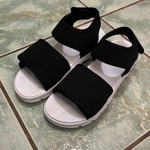 Hunter Sandals